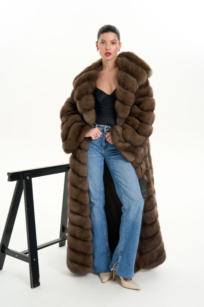 Шуба из меха соболя с капюшоном 1068