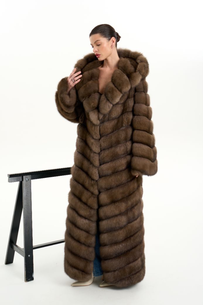 Шуба из меха соболя с капюшоном 1068