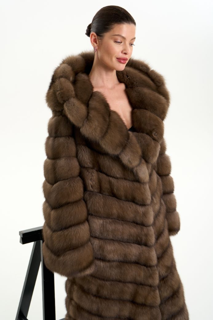 Шуба из меха соболя с капюшоном 1068