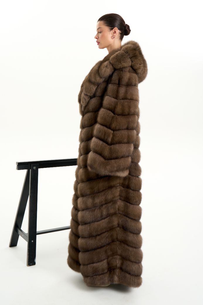 Шуба из меха соболя с капюшоном 1068