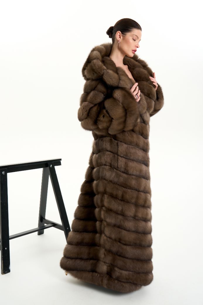 Шуба из меха соболя с капюшоном 1068