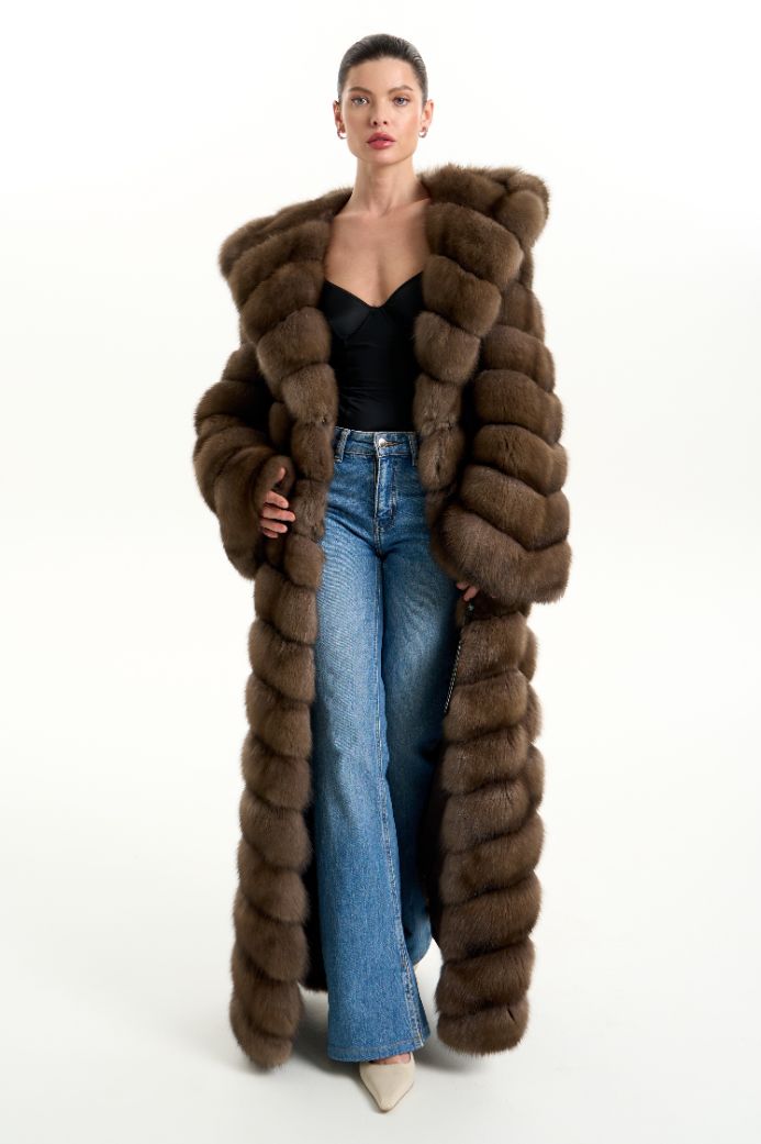 Шуба из меха соболя с капюшоном 1068