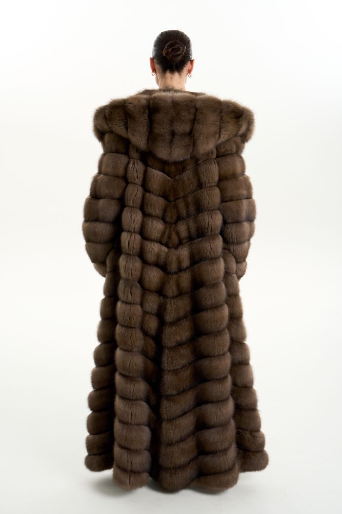 Шуба из меха соболя с капюшоном 1068