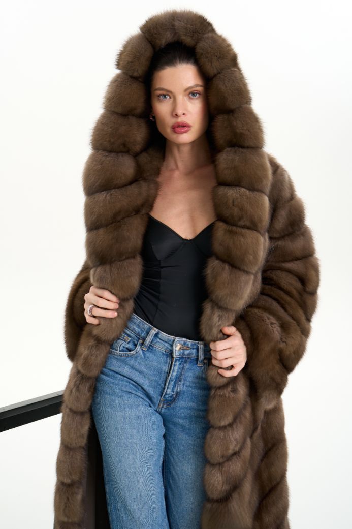 Шуба из меха соболя с капюшоном 1068