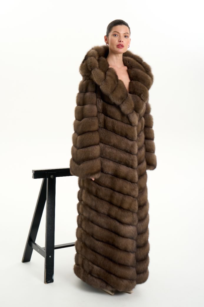 Шуба из меха соболя с капюшоном 1068