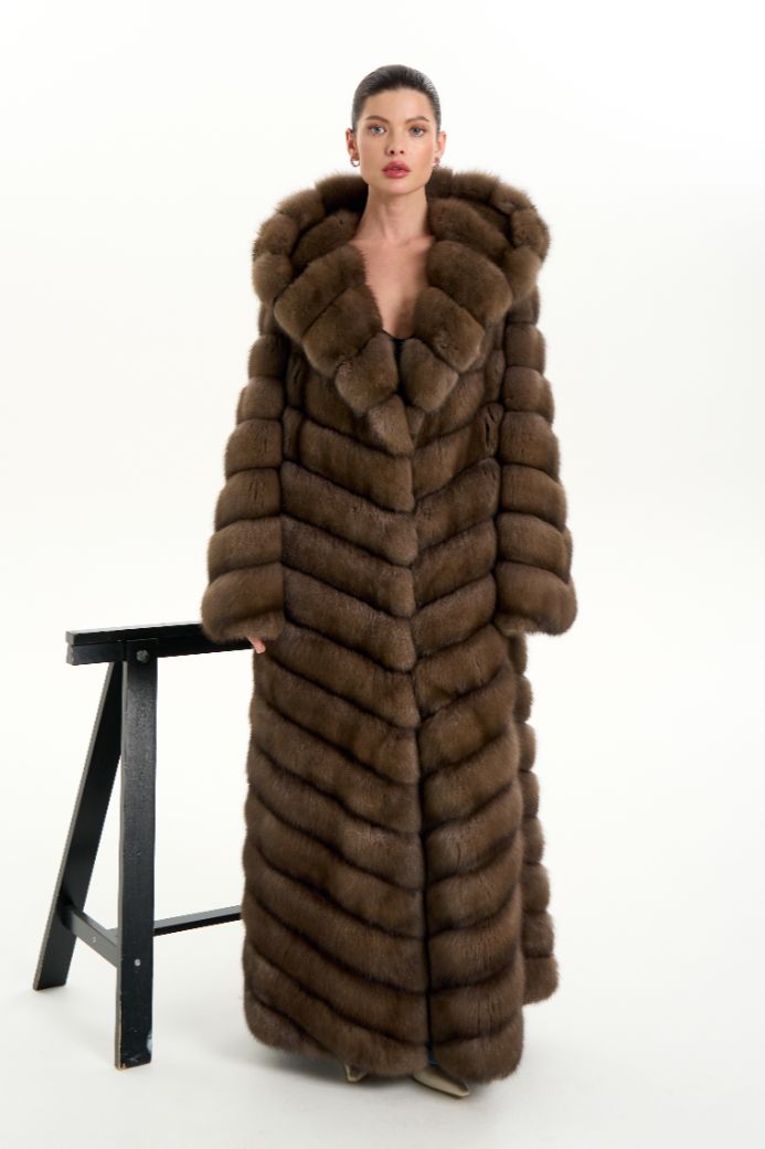 Шуба из меха соболя с капюшоном 1068