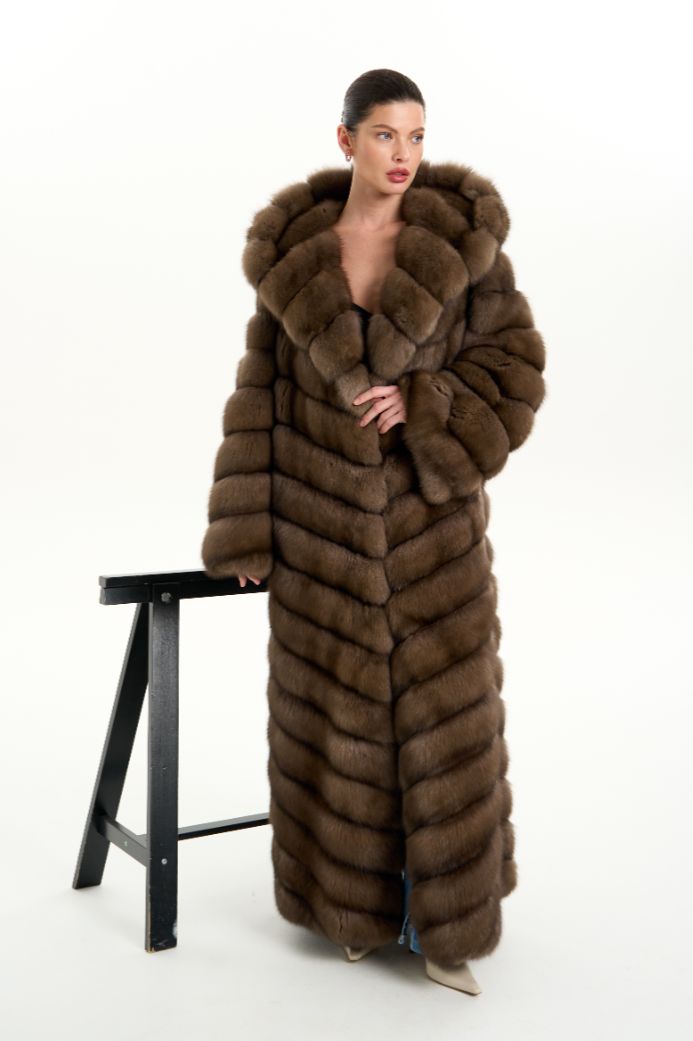 Шуба из меха соболя с капюшоном 1068