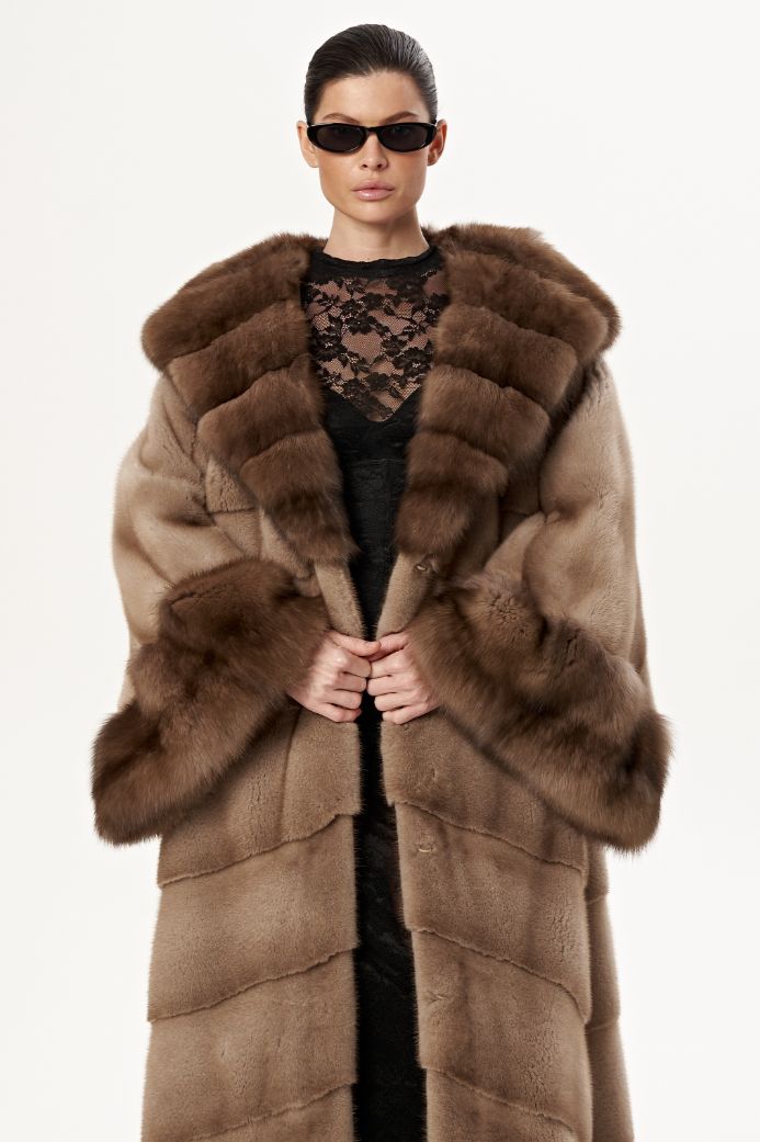 Норковая шуба с капюшоном из соболя 1070