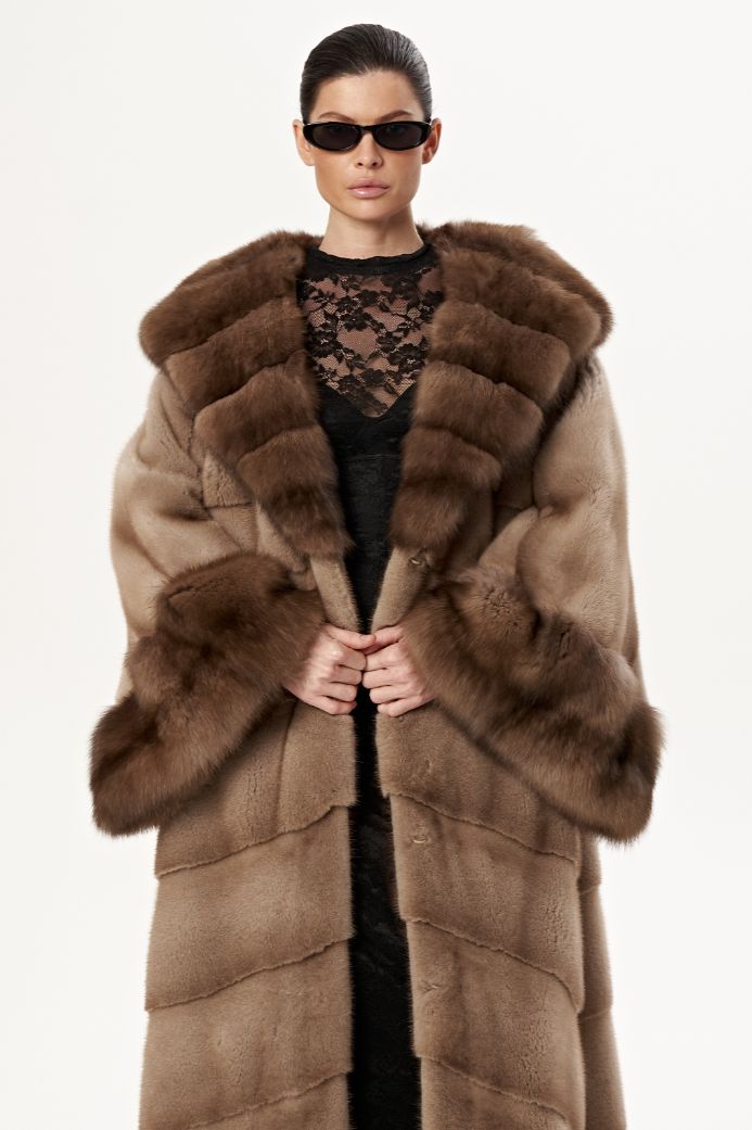 Норковая шуба с капюшоном из соболя 1070