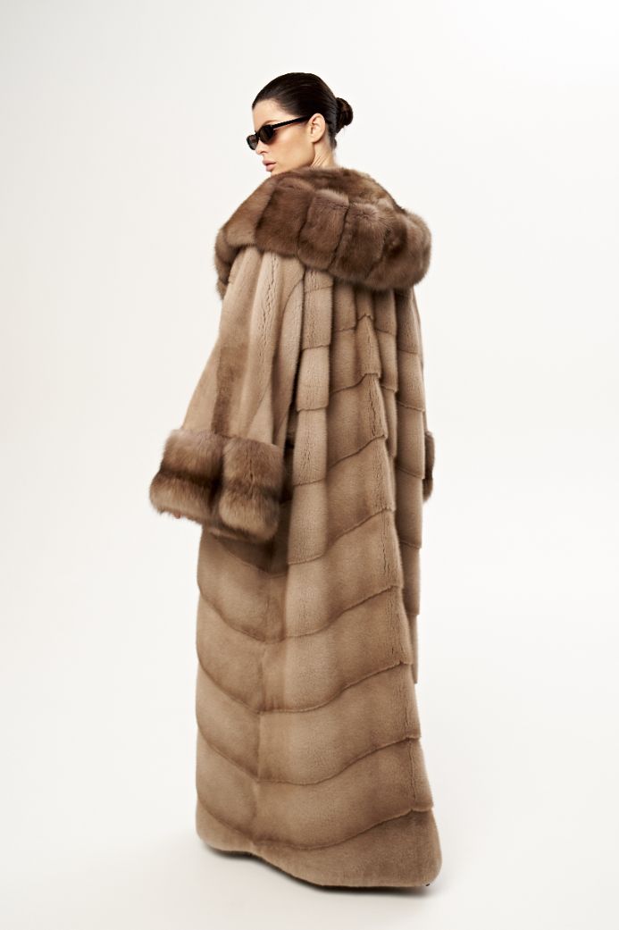 Норковая шуба с капюшоном из соболя 1070