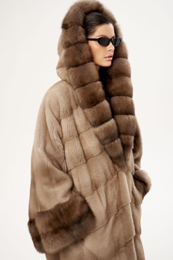 Норковая шуба с капюшоном из соболя 1070