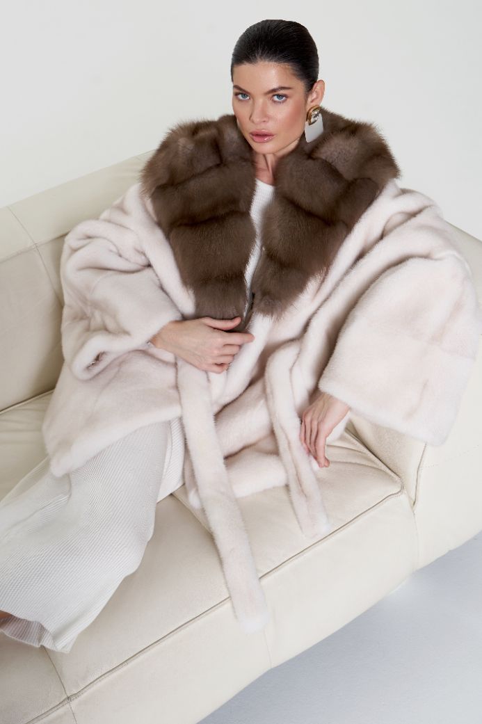 Норковая шуба с капюшоном из куницы 2011