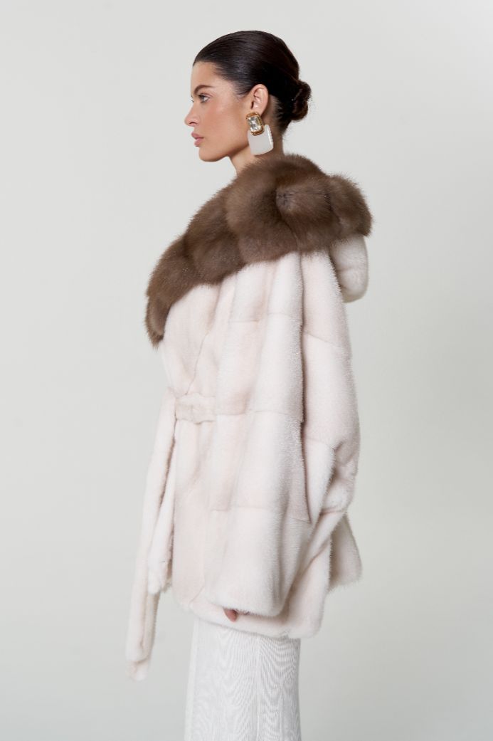 Норковая шуба с капюшоном из куницы 2011