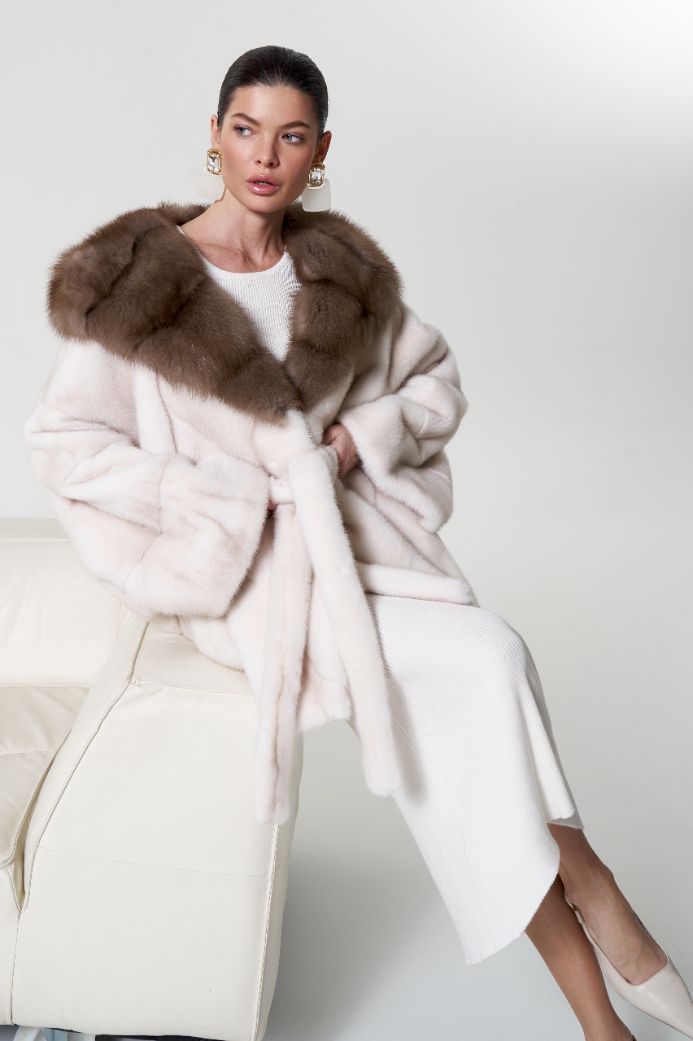 Норковая шуба с капюшоном из куницы 2011